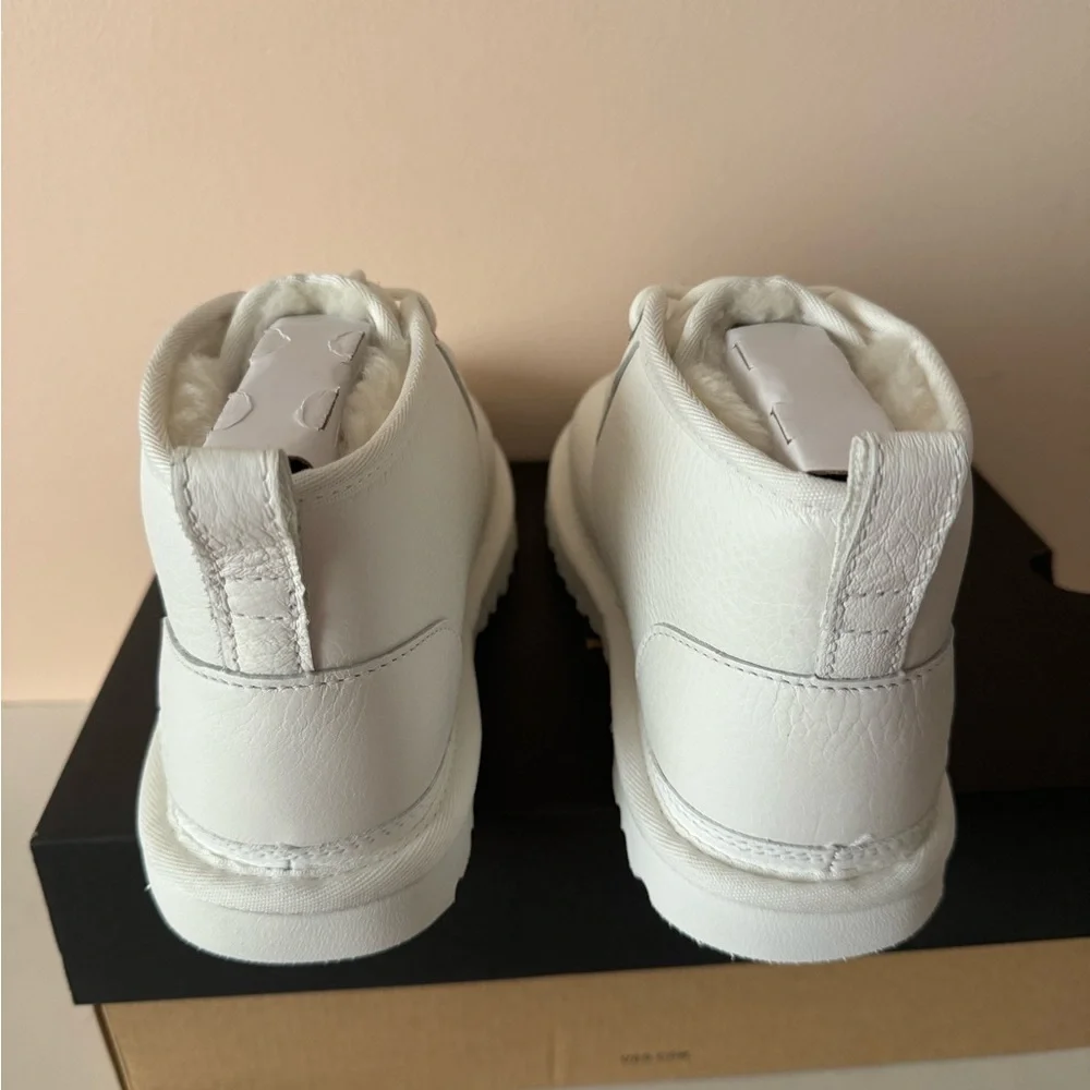 UGG Neumel Pebbled Leather Chukka Boot. Size: 9, 10